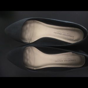 Black Pointed-toe Flats